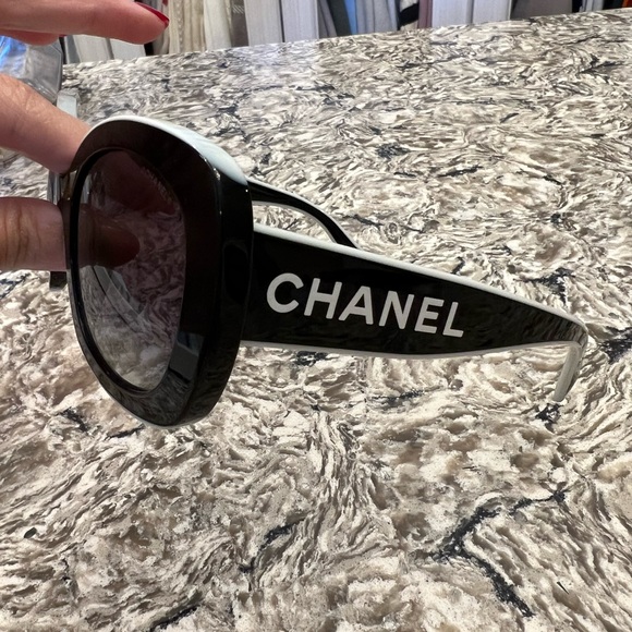 NWT Chanel Black and White Acetate Sunglasses - Picture 3 of 9